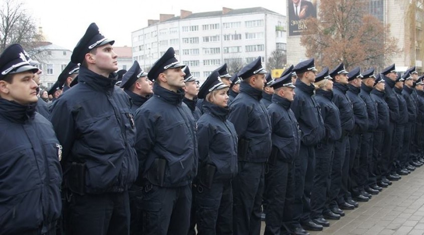 Поліція затримала 27 осіб, які провокували правоохоронців біля НСК 