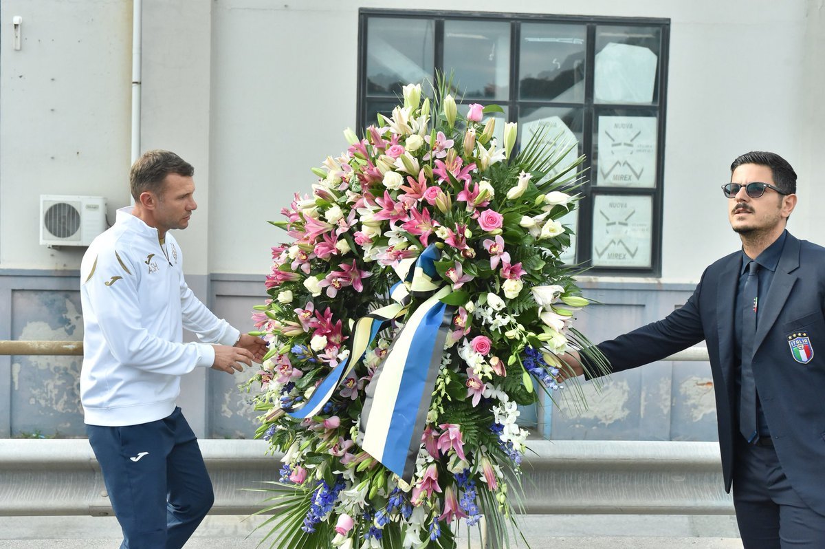 Шевченко і Пятов вшанували пам'ять жертв обвалення моста в Генуї (Фото) - изображение 2