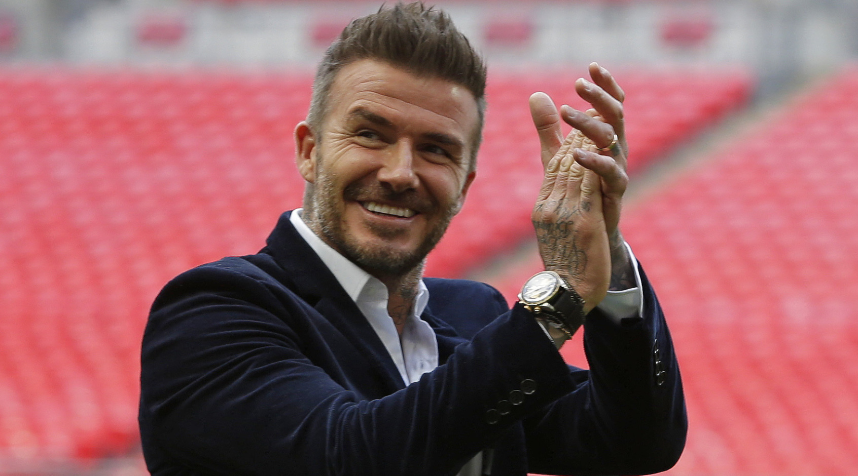 Документальный про бекхэма. Стрижка Дэвида Бекхэма 2022. David Beckham 2022. Дэвид Бекхэм ЧМ. Бекхэм сейчас 2022.