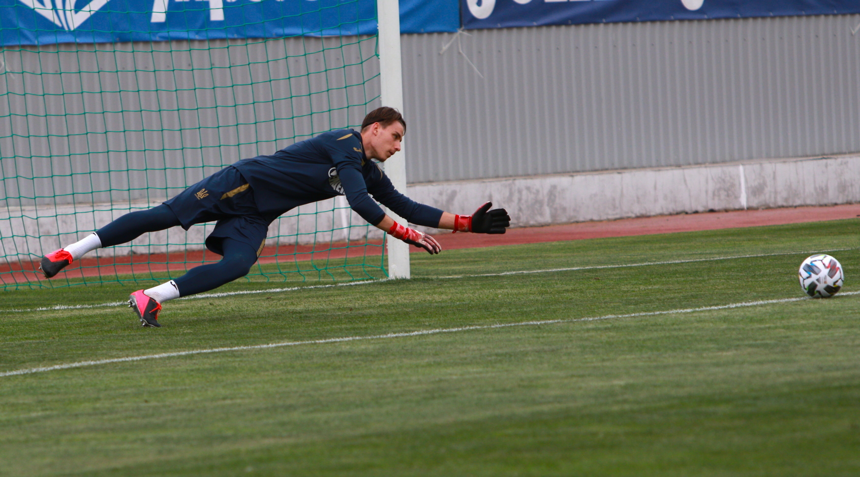 Андрей Лунин пропустил первый гол в официальном матче за 